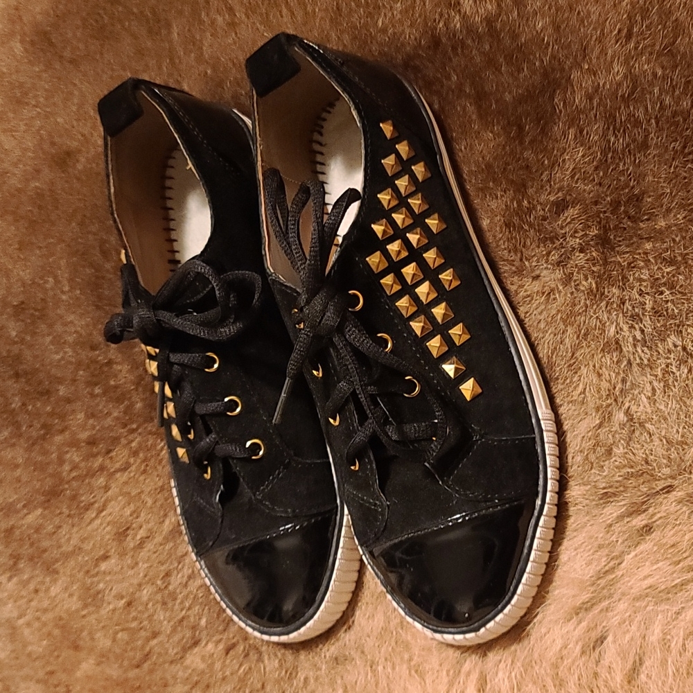 Bcbgmaxazria sneakers black with spikes